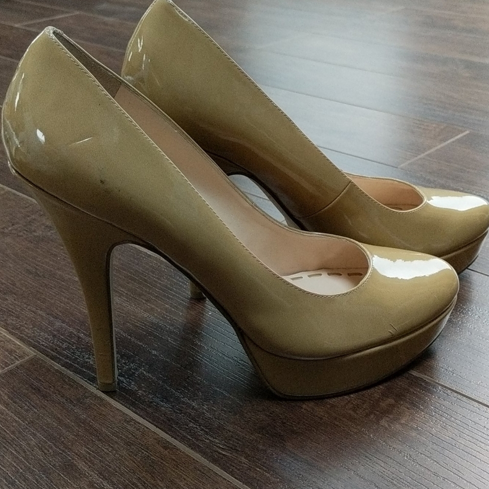 Brand new patent pumps/Tan colour